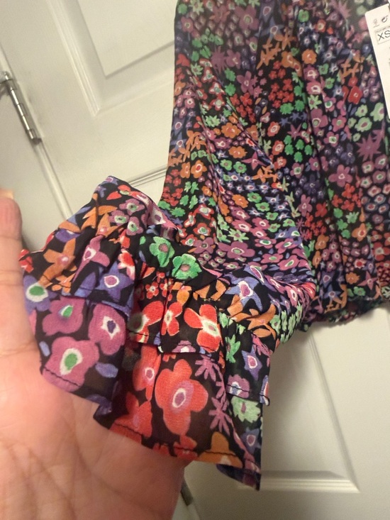 Zara Black Multicolor Floral Ruffle-Cuff Cropped Blouse - Picture 5 of 7